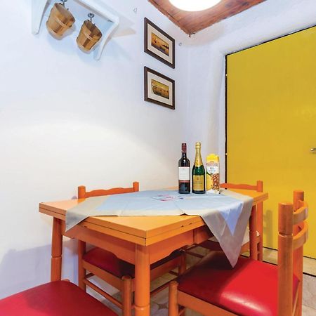 Amazing Apartment In Novi Vinodolski With Wifi Extérieur photo
