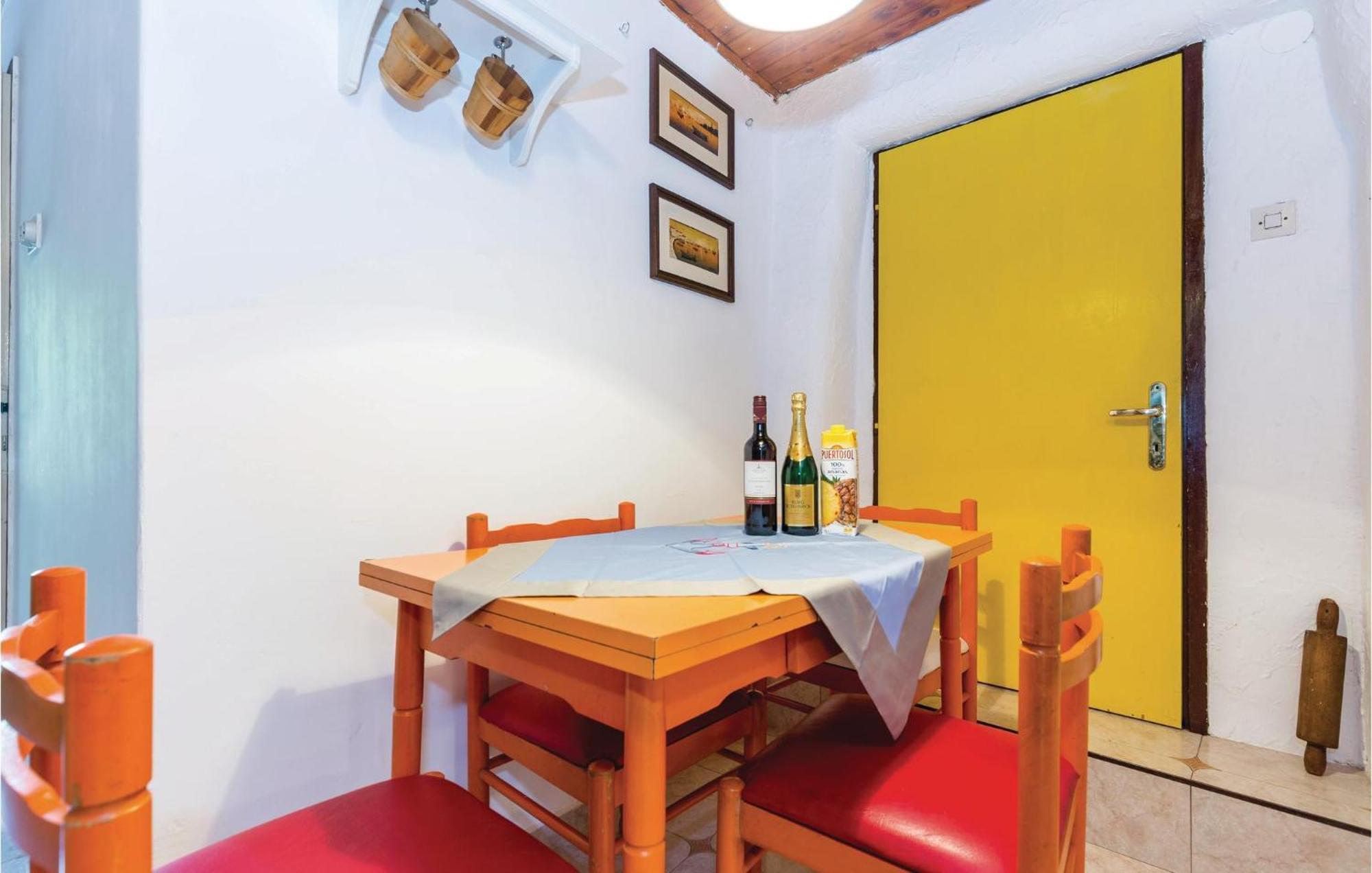 Amazing Apartment In Novi Vinodolski With Wifi Extérieur photo
