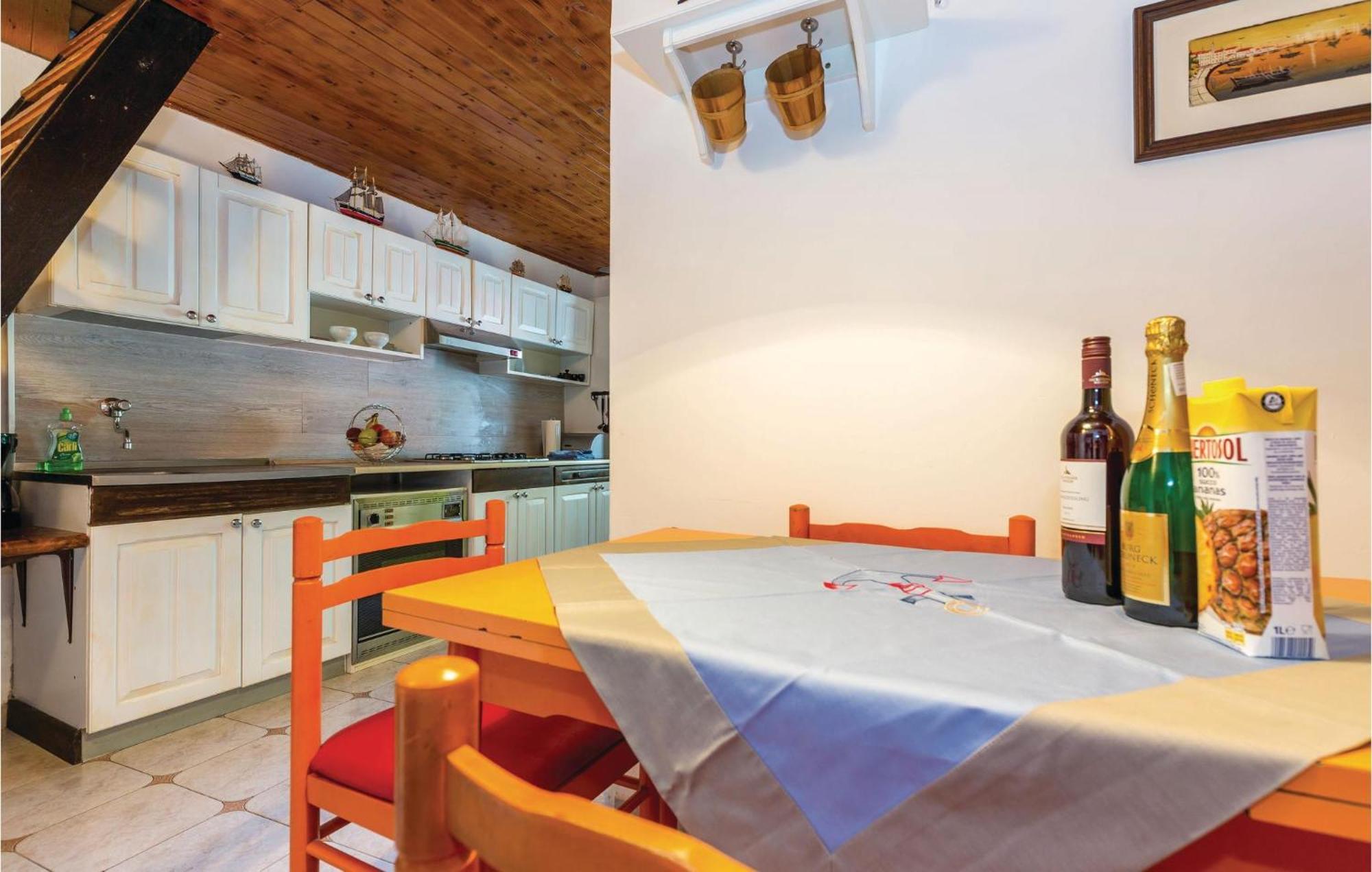 Amazing Apartment In Novi Vinodolski With Wifi Extérieur photo